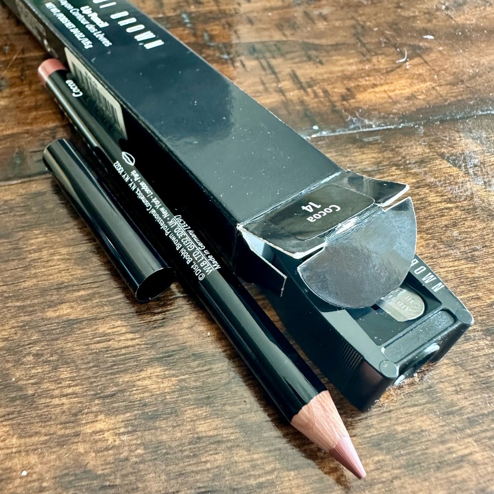 Bobbi Brown Lip Pencil - Cocoa & Pencil Sharpener